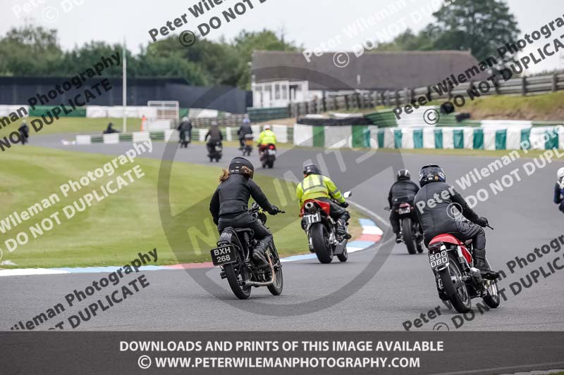 Vintage motorcycle club;eventdigitalimages;mallory park;mallory park trackday photographs;no limits trackdays;peter wileman photography;trackday digital images;trackday photos;vmcc festival 1000 bikes photographs